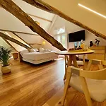 Boutique 1880-romantic Historic Boutique With Outdoor Jacuzzi *